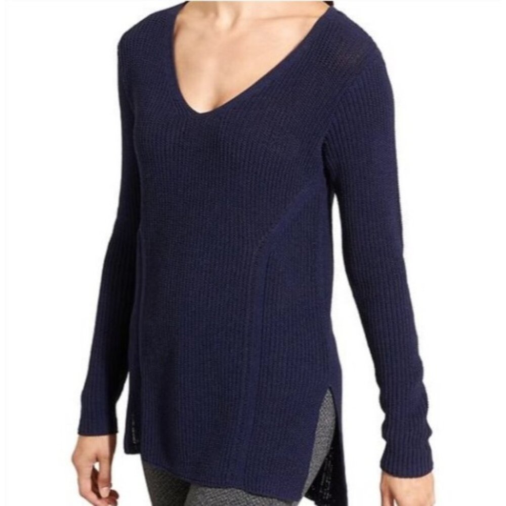 Athleta Highline Sweater Sz Large Tunic Blue V-Neck Knit Preppy Neutral Normcore